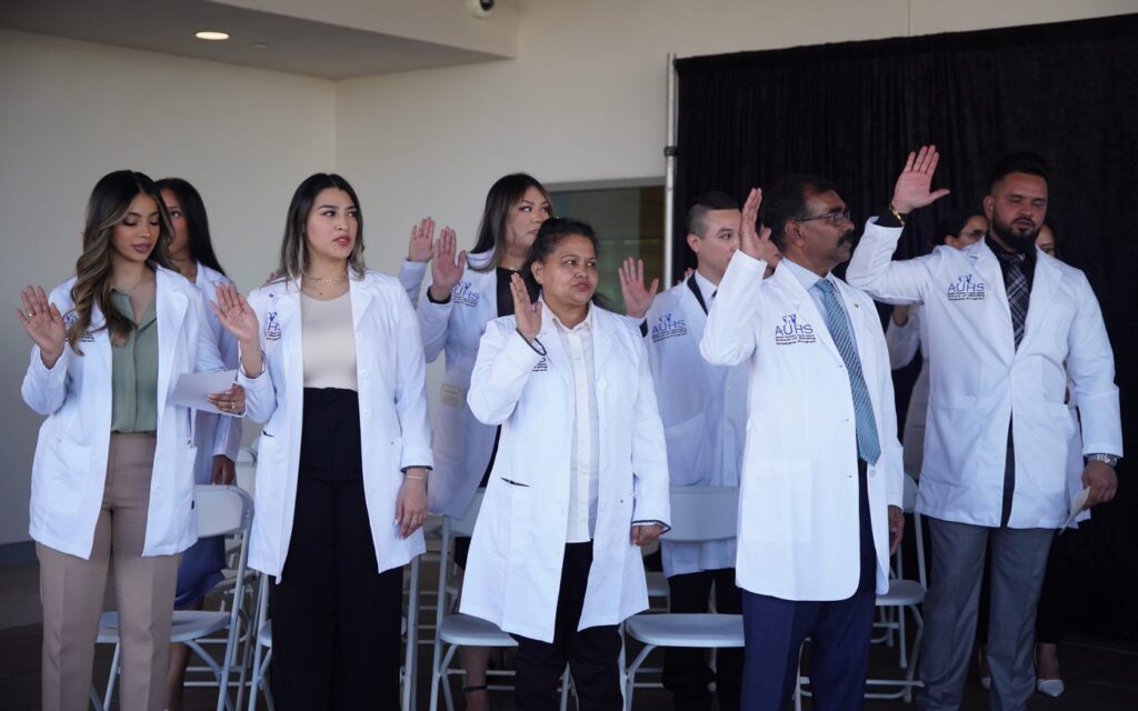 Best White Coats manufacturer1